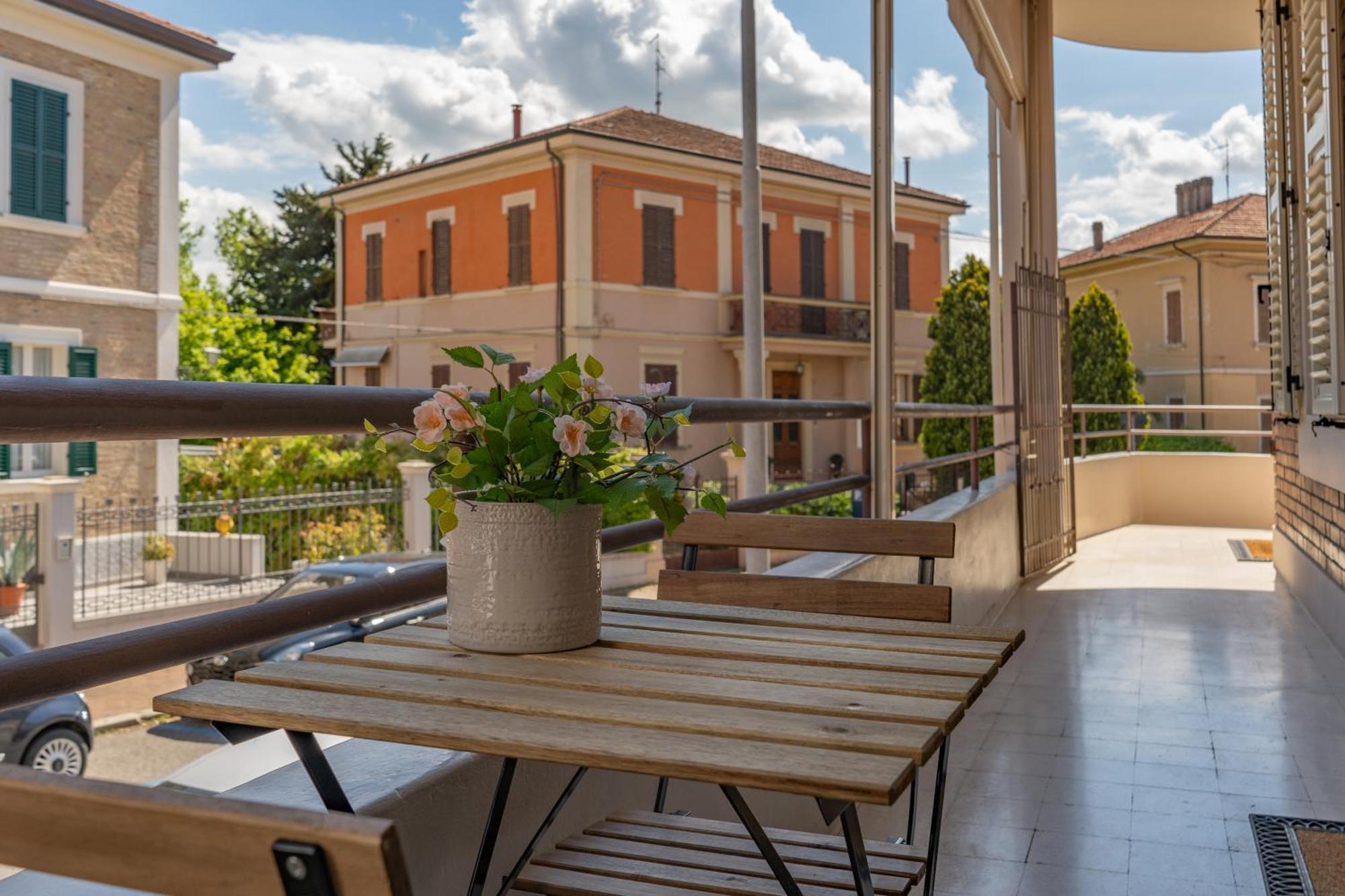 L'Esclusivo Carducci 14: Tra Centro Storico E Mare Apartment Pesaro Exterior photo